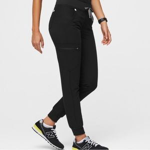 Figs Zamora Jogger Scrub Pants in Black